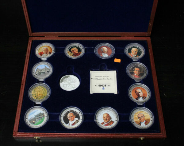 Limited Edition Vatican City 12 Piece Medallion Set & Wood Display Case 21G3