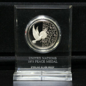 1973 United Nations Peace Sterling Silver Medal in Lucite Display Case 295S
